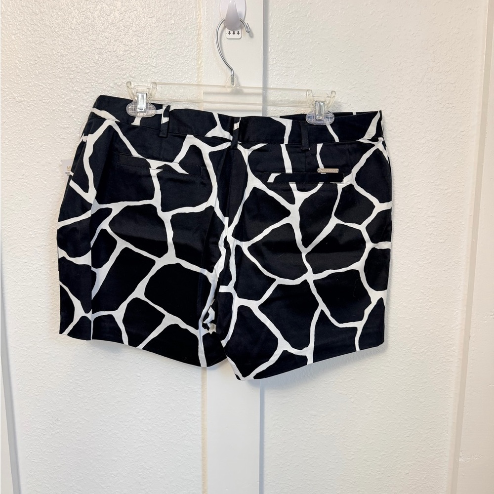 Michael Kors Black and White Patterned Women Shorts - Picture 11 of 16